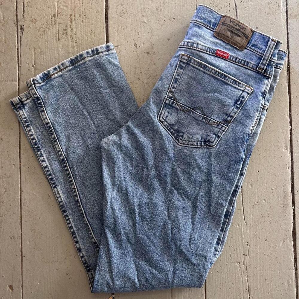 Wrangler Light Wash Distressed High Rise Straight Leg Jeans - 31x30